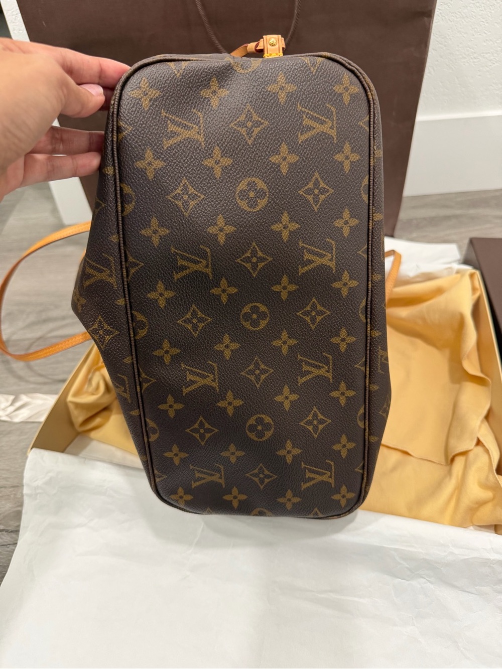 Louis Vuitton Neverfull MM tote in classic monogram canvas - Picture 13 of 14